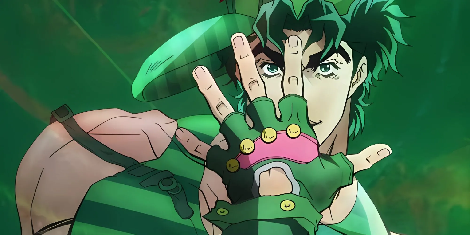 Jonathan Joestar che tay một phần khuôn mặt, nhìn qua các kẽ ngón tay, thể hiện sự lịch lãm kín đáo