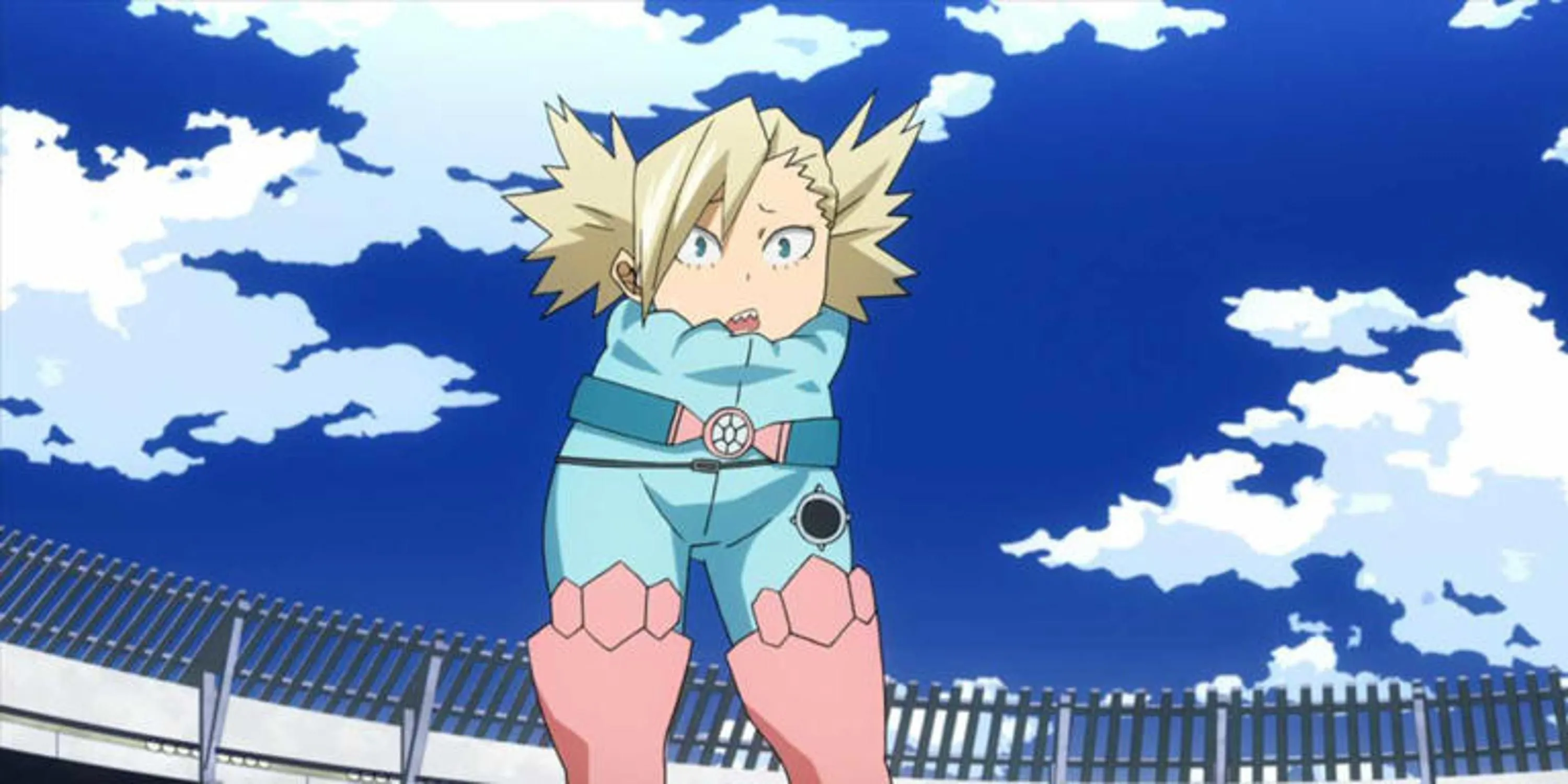 Nữ sinh Tatami Nakagame của U.A. với Kosei Thu Gọn, có thể co rút cơ thể như rùa trong My Hero Academia.