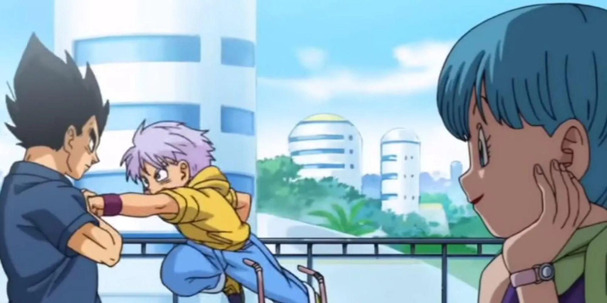 Trunks đấm vào mặt Vegeta trong một buổi luyện tập khắc nghiệt, thể hiện phương pháp dạy con của Hoàng tử Saiyan
