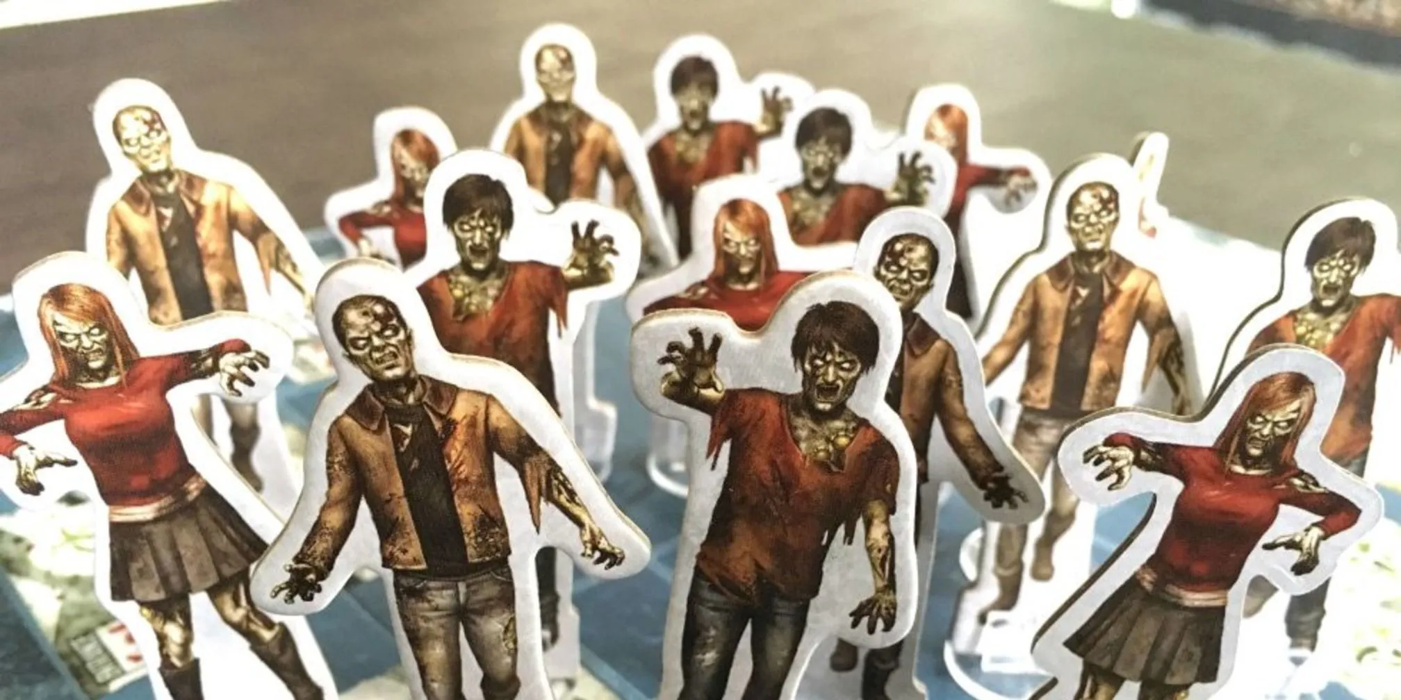 Bộ quân bài zombie và token trong game Dead Of Winter