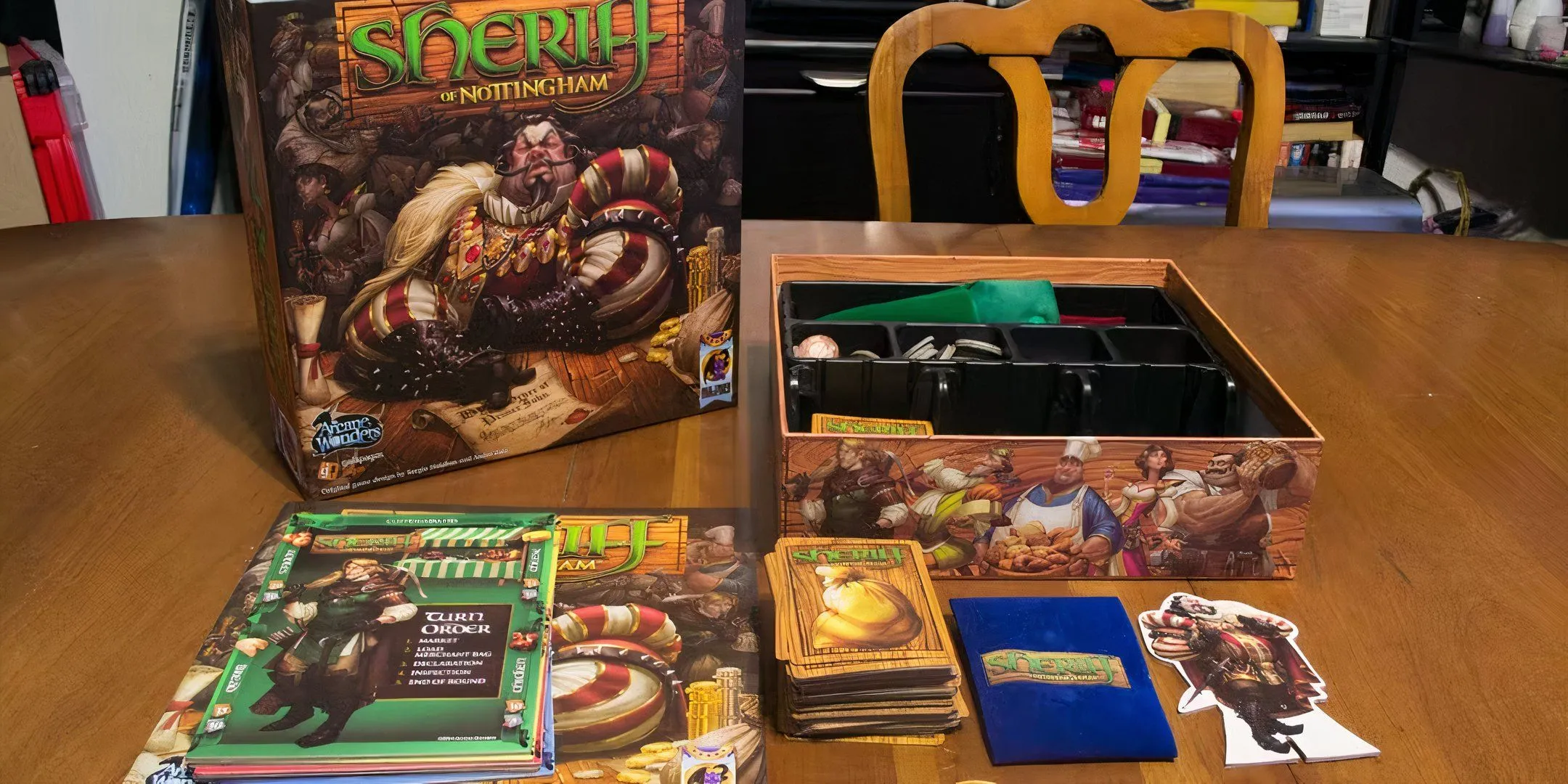 Các lá bài và bàn chơi của game Sheriff of Nottingham.