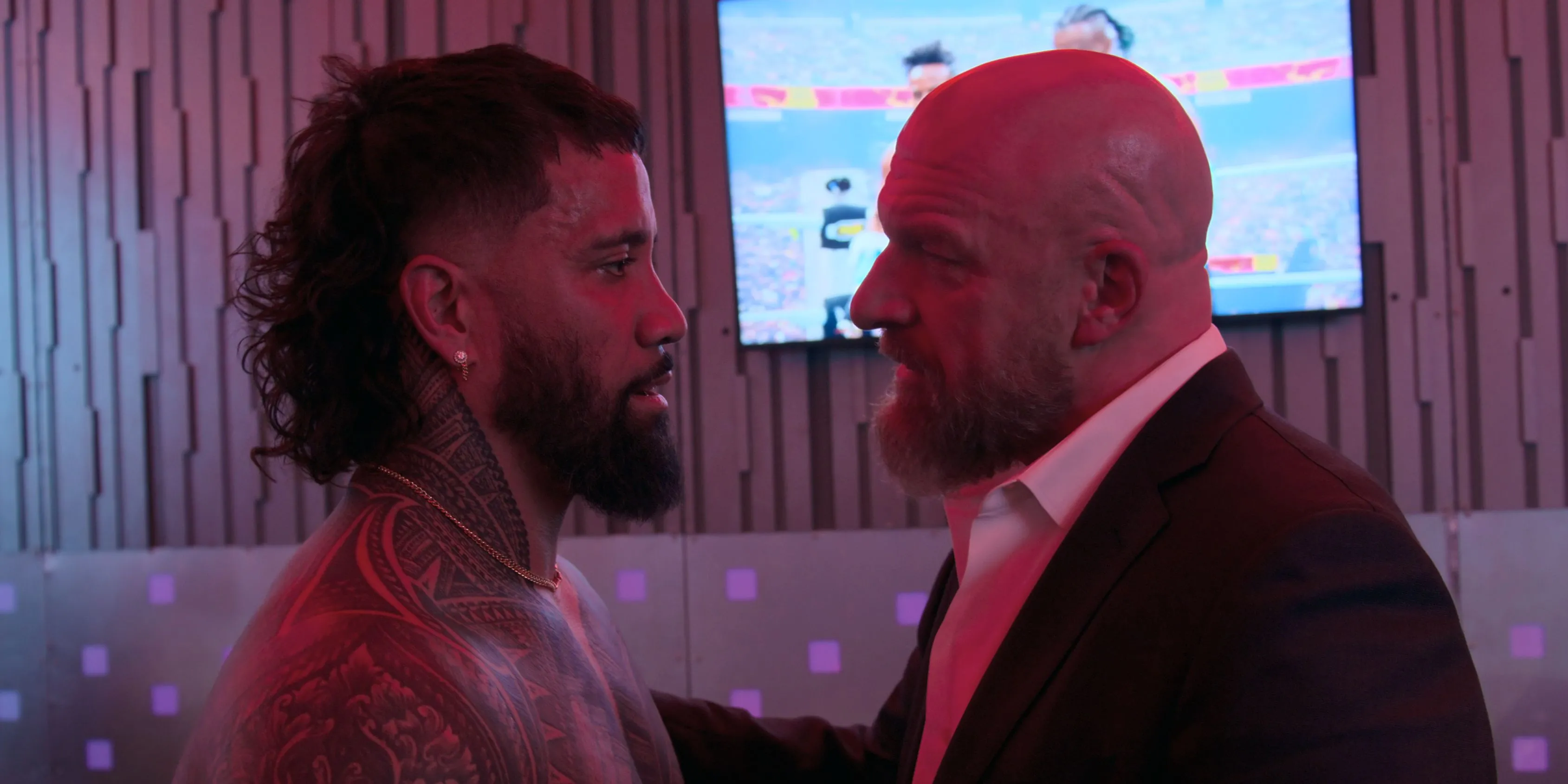 Khoảnh khắc "Main Event" Jey Uso đối thoại cùng "The Game" Triple H trong series WWE Unreal của Netflix, hé lộ những drama hậu trường