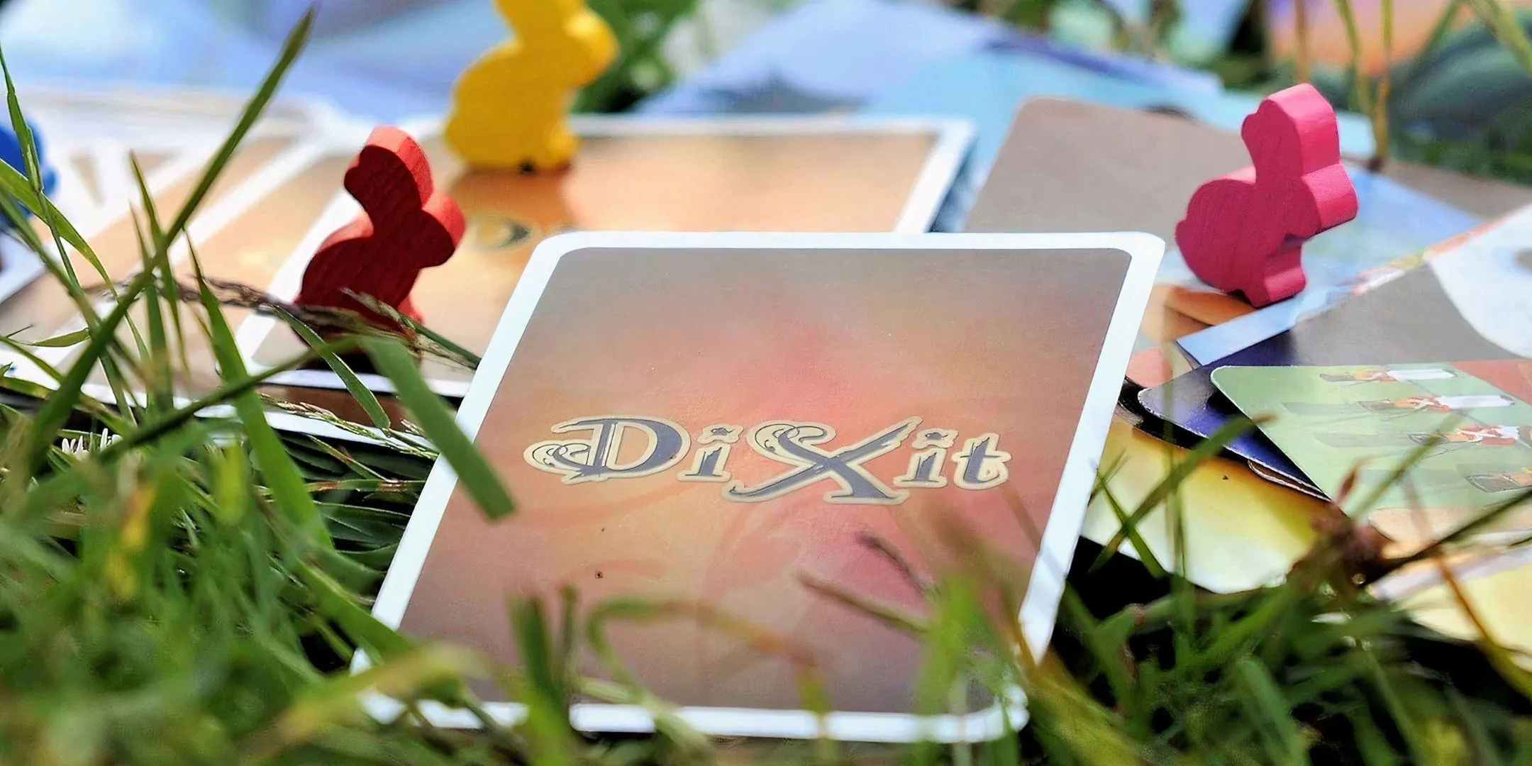 Lá bài nghệ thuật trong board game Dixit với hình ảnh sáng tạo, đầy mộng mơ.