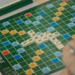 Tấm ván và các quân cờ của board game Pandemic.